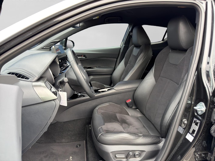 Vehicle image TOYOTA C-HR