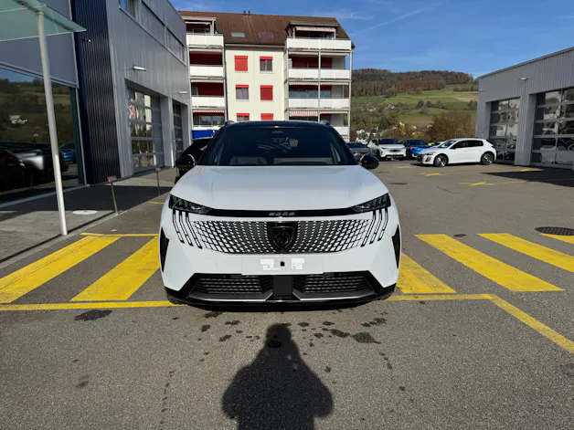 Peugeot 5008 e-Launch Edition AWD