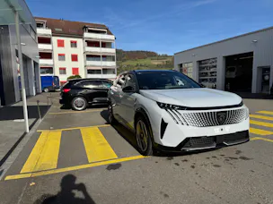 Peugeot 5008 e-Launch Edition AWD