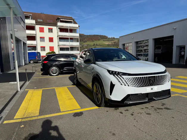 Peugeot 5008 e-Launch Edition AWD