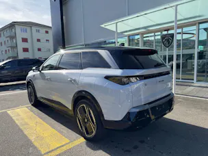 Peugeot 5008 e-Launch Edition AWD