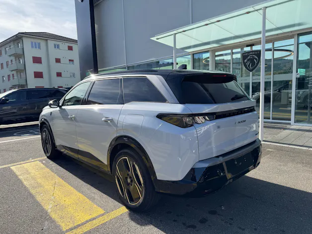 Peugeot 5008 e-Launch Edition AWD