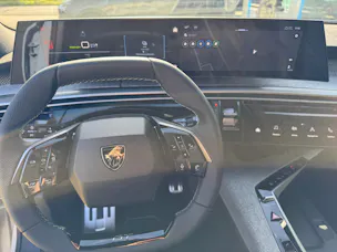 Peugeot 5008 e-Launch Edition AWD