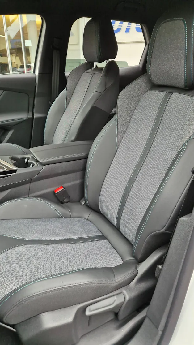 Peugeot 3008 300e Hybrid4 Allure Pack EAT8 Helvetia
