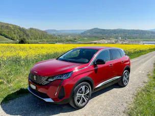 Peugeot 3008 225e Hybrid2 Allure Pack EAT8 Helvetia