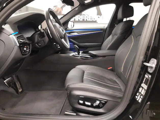 BMW 520d xDr 48VTour Pure M S