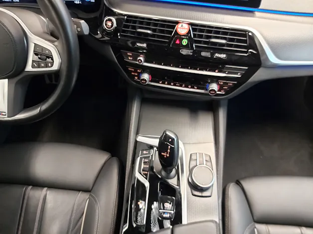 BMW 520d xDr 48VTour Pure M S