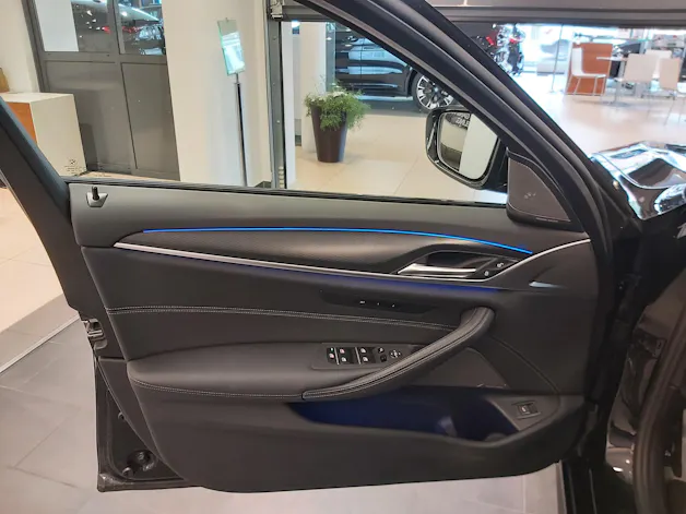 BMW 520d xDr 48VTour Pure M S