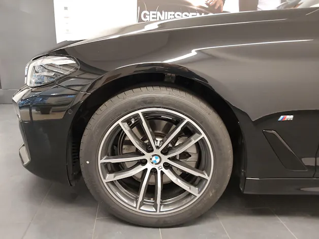 BMW 520d xDr 48VTour Pure M S