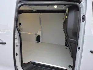 Fiat E-Scudo 50 kWh L2 verglast Swiss Worker