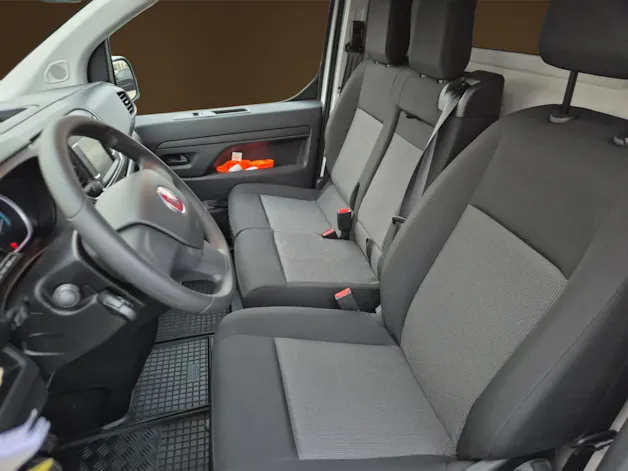 Fiat E-Scudo 50 kWh L2 verglast Swiss Worker
