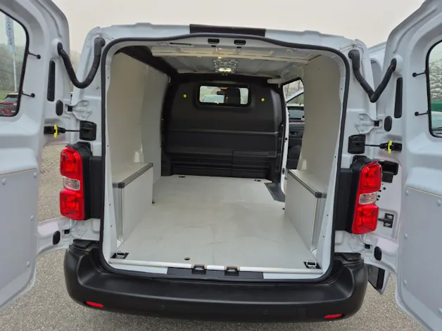 Fiat E-Scudo 50 kWh L2 verglast Swiss Worker