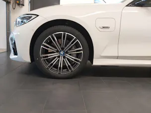 BMW 330e xDrive M Sport
