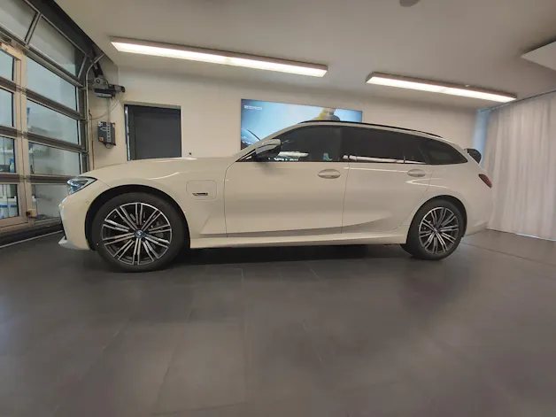 BMW 330e xDrive M Sport