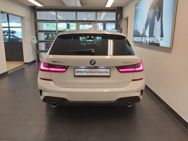 BMW 330e xDrive M Sport