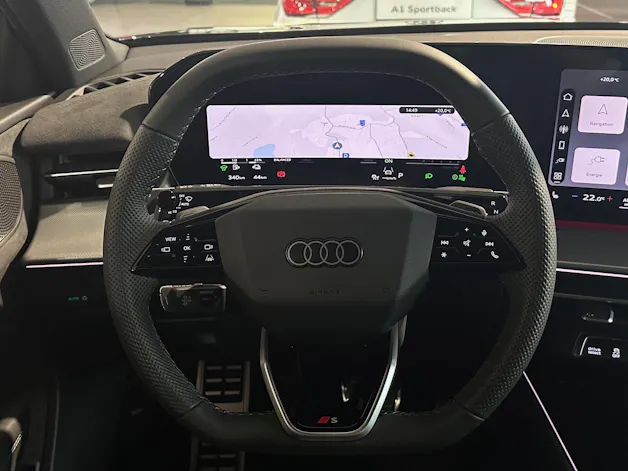 Audi Q3 SUV e-hybrid 200 kW S tronig
