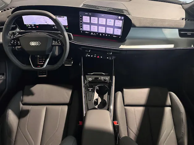 Audi Q3 SUV e-hybrid 200 kW S tronig