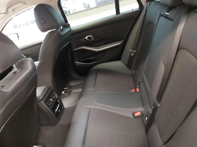 BMW 320d xDrive 48V Touring