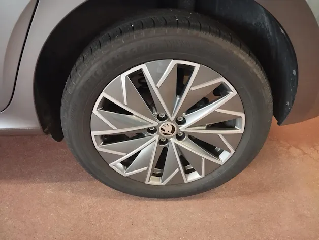 Škoda Kamiq 1.0 TSI Tour DSG