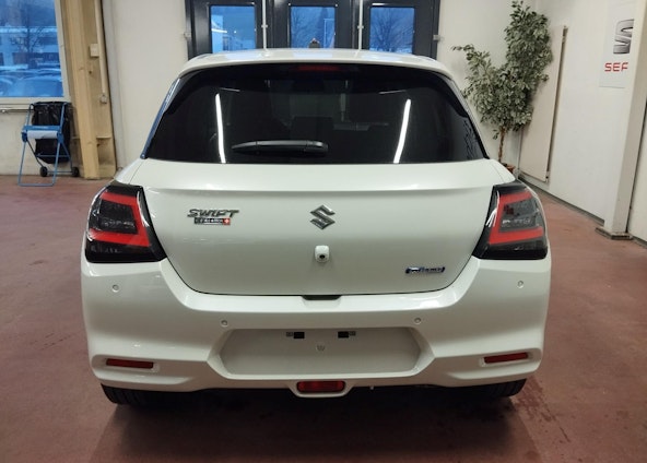 Vehicle image 4 Vehicle image 4