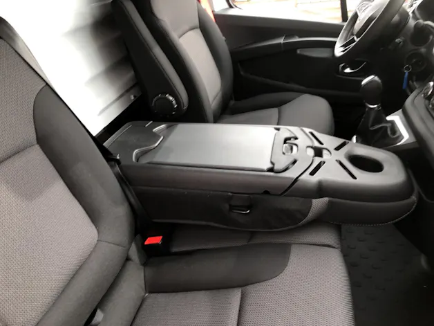 Renault Trafic Red VAN L1H1 2.0 dCi 150 EDC mit Heckklappe