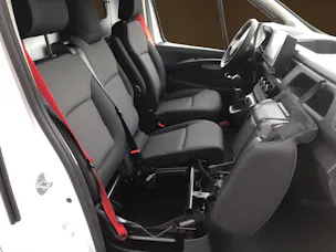 Renault Trafic Red VAN L1H1 2.0 dCi 150 EDC mit Heckklappe