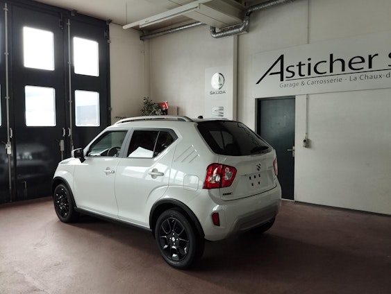 Vehicle image 4 Vehicle image 4