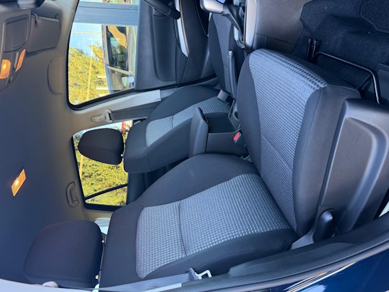 Vehicle image 9 Vehicle image 9