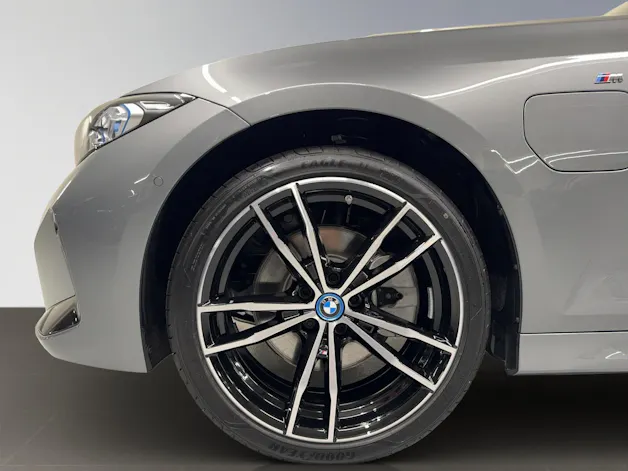 BMW 330e xDrive Steptronic M Sport