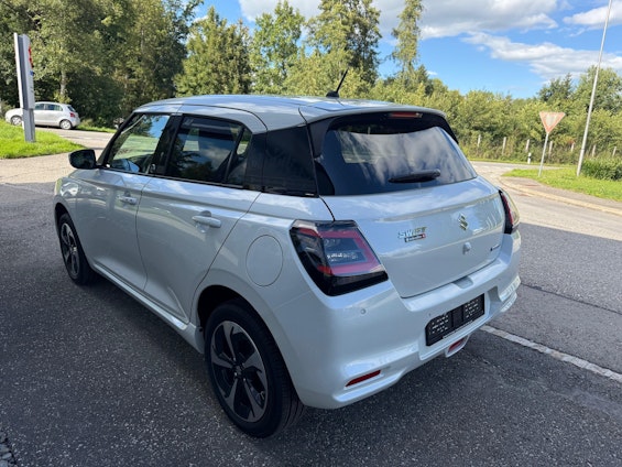 Vehicle image 4 Vehicle image 4