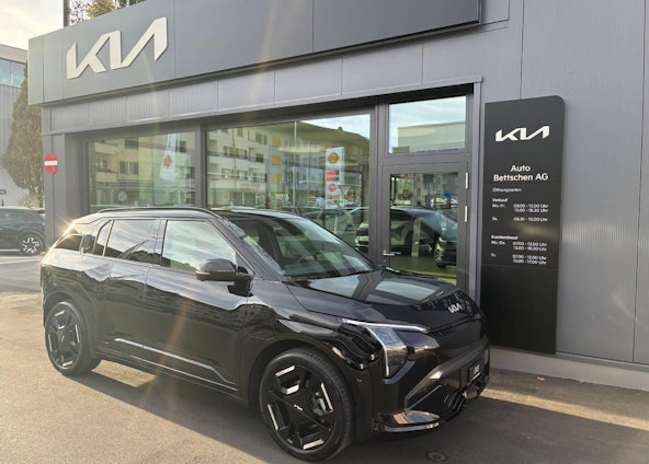 First vehicle image First vehicle image