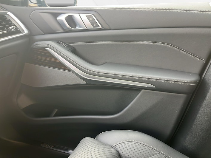 Vehicle image BMW X5