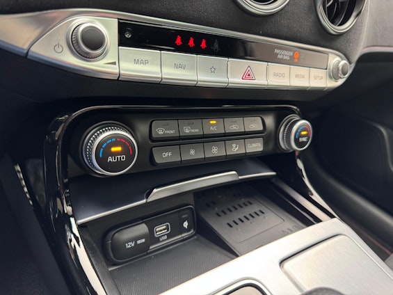 Vehicle image 8 Vehicle image 8