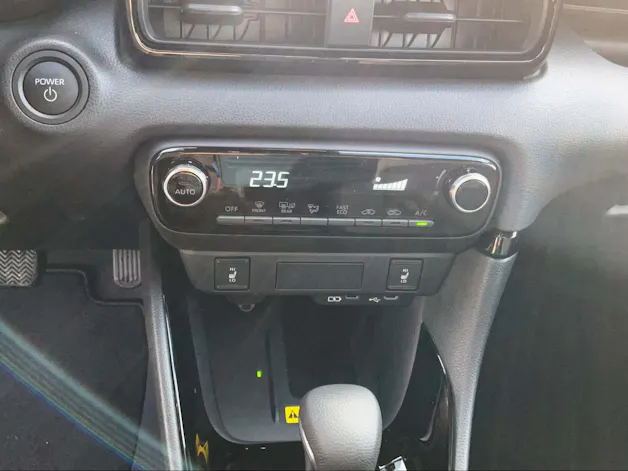 Toyota Yaris 1.5 VVT-i HSD Trend
