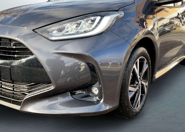 Vehicle image 17 Vehicle image 17