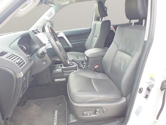 Vehicle image 8 Vehicle image 8