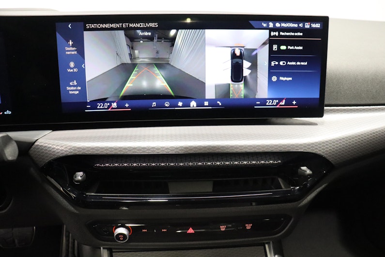 Vehicle image BMW 3 SERIES