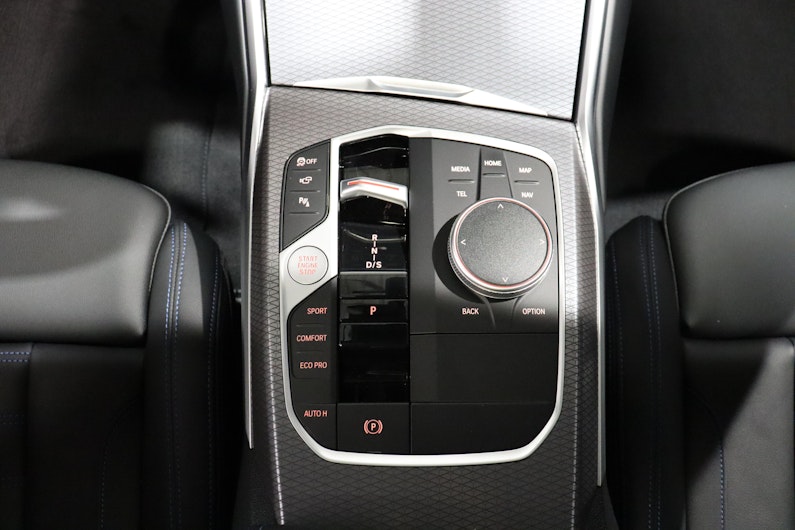 Vehicle image BMW 3 SERIES