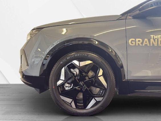 Vehicle image 9 Vehicle image 9