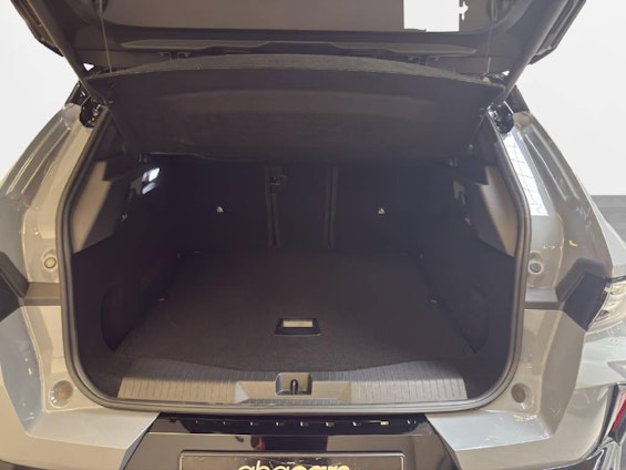 Vehicle image 8 Vehicle image 8