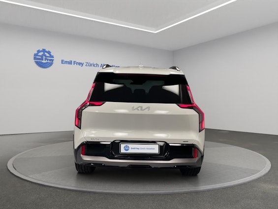 Vehicle image 4 Vehicle image 4