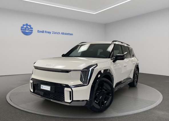 First vehicle image First vehicle image