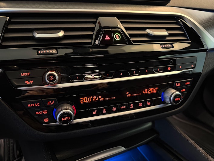 Vehicle image BMW 5 SERIES