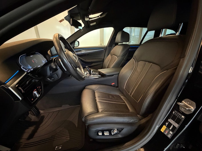 Vehicle image BMW 5 SERIES