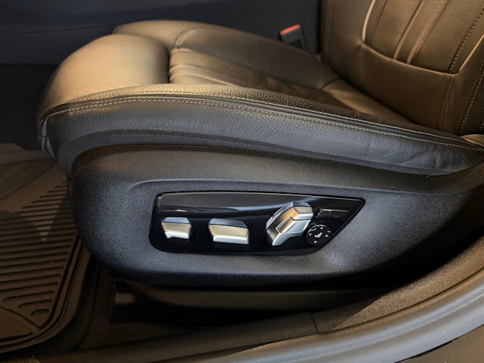 Vehicle image BMW 5 SERIES