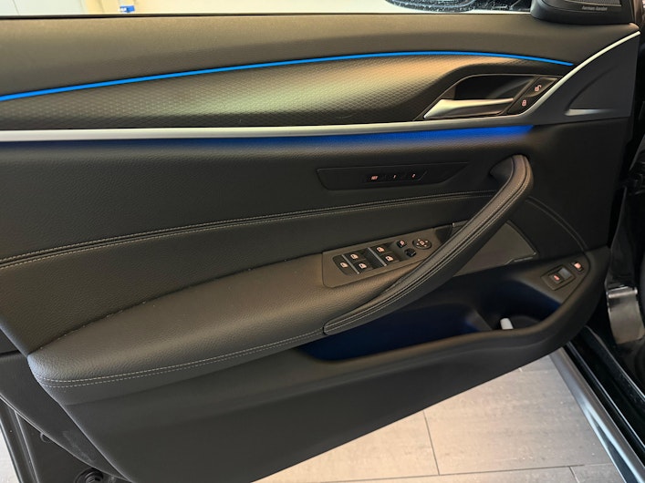 Vehicle image BMW 5 SERIES