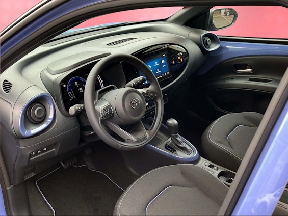 Vehicle image 9 Vehicle image 9