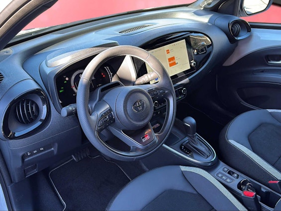 Vehicle image 9 Vehicle image 9