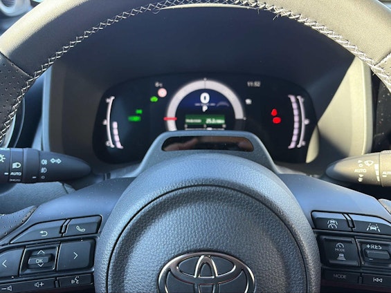 Vehicle image 10 Vehicle image 10