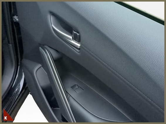 Vehicle image 16 Vehicle image 16